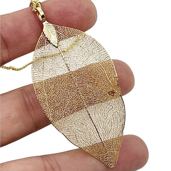 Gold tone Leaf Necklace & Earring Jewelry Set Elegant Nature-Inspired Design - Picture 2 of 10